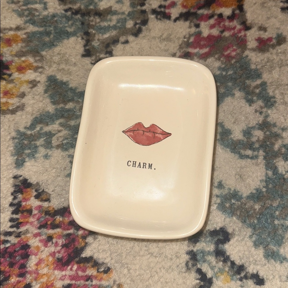 Rae Dunn Farmhouse CHARM Red Lips Ceramic Makeup Trinket Soap Decoratie Dish